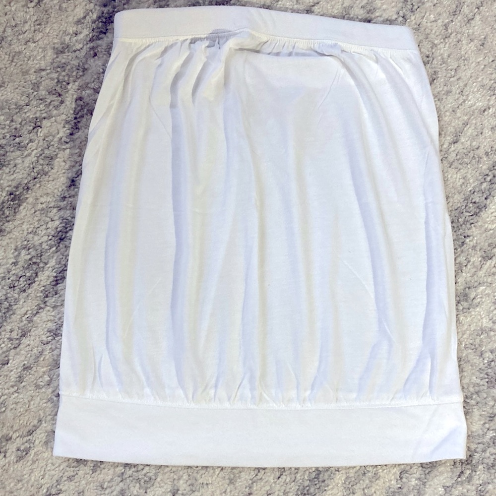 Strapless , sleeveless tube top